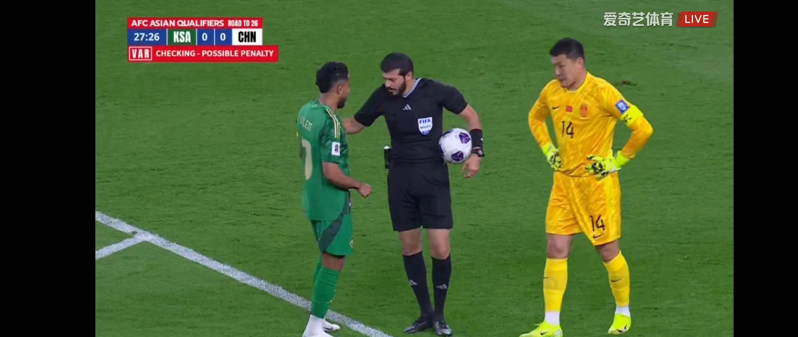 FB体育官网-球队训练场地不尽人意引发球员不满