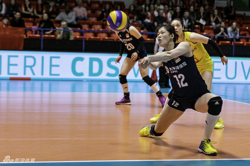 FB体育官网-波兰国家队不敌瑞士，小组赛形势堪忧