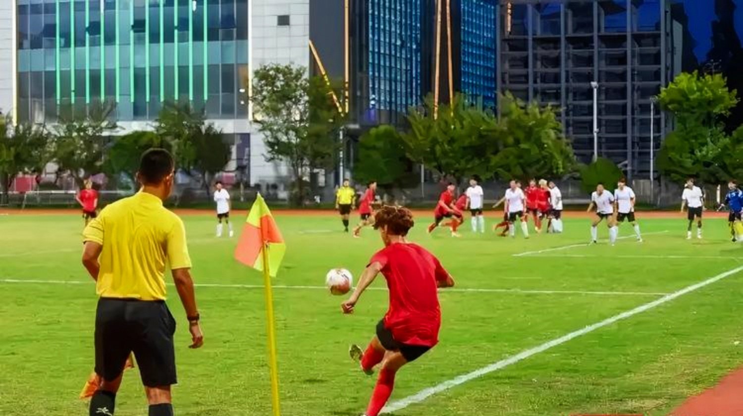 FB体育官网-精彩足球比赛即将上演,球迷热情高涨