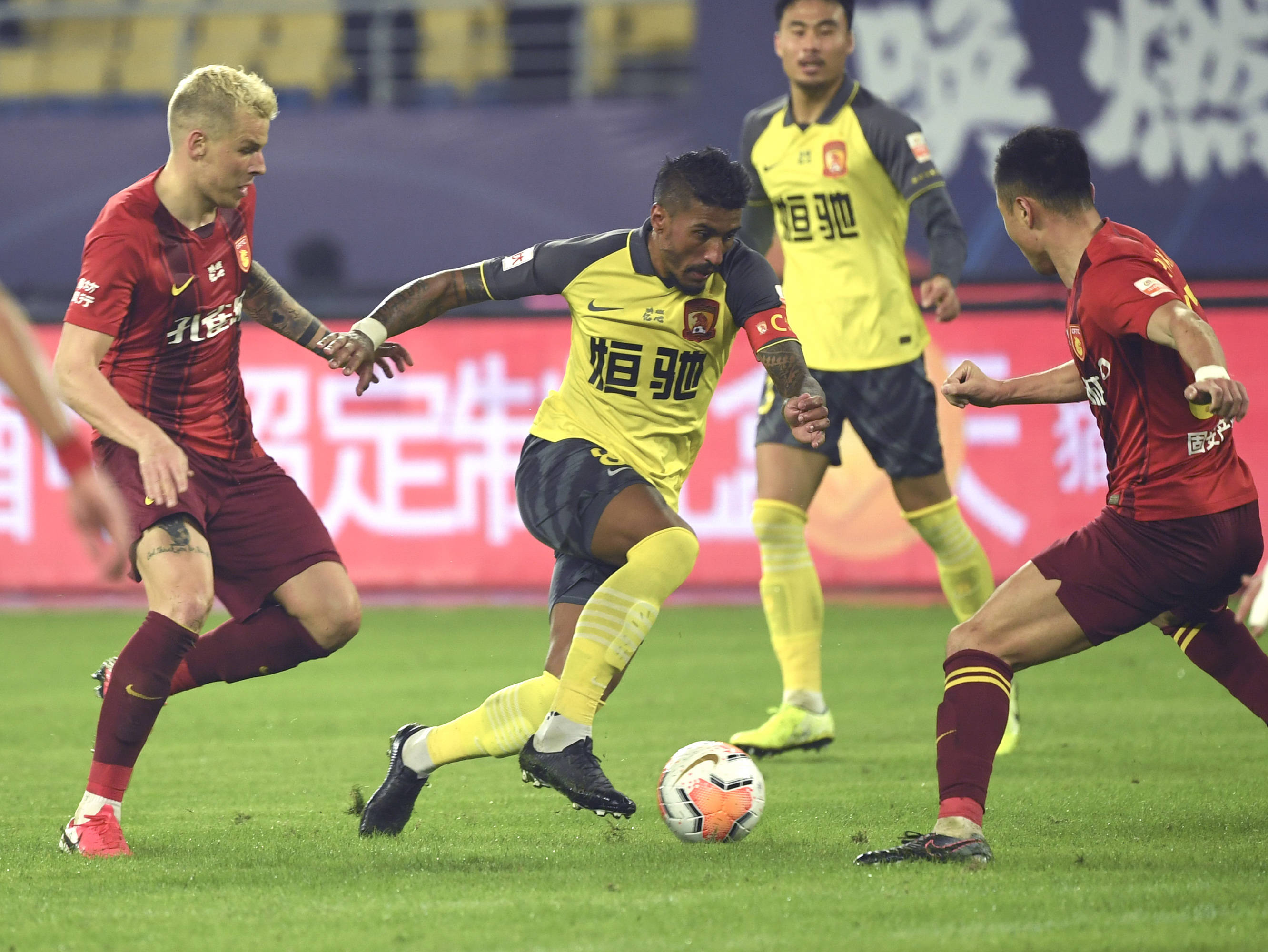 FB体育官网-河北华夏幸福勇夺客场胜利,提振信心展望未来